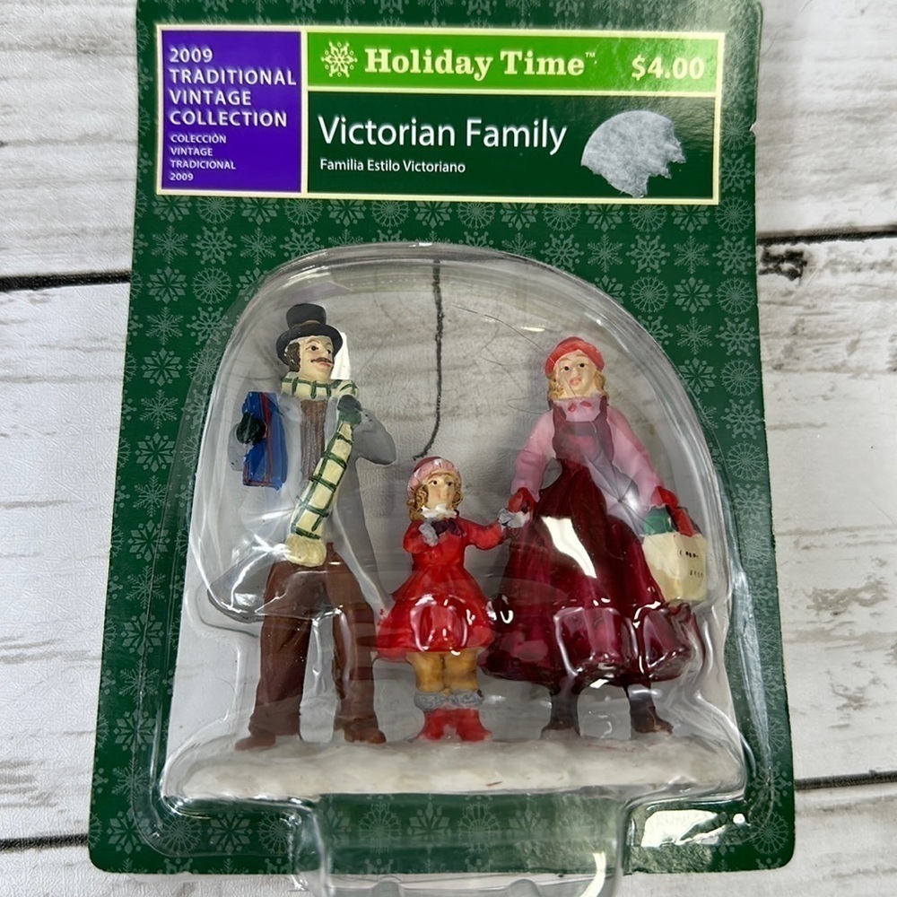 HOLIDAY TIME VICTORIAN FAMILY NEW Christmas Village Accessory NEW